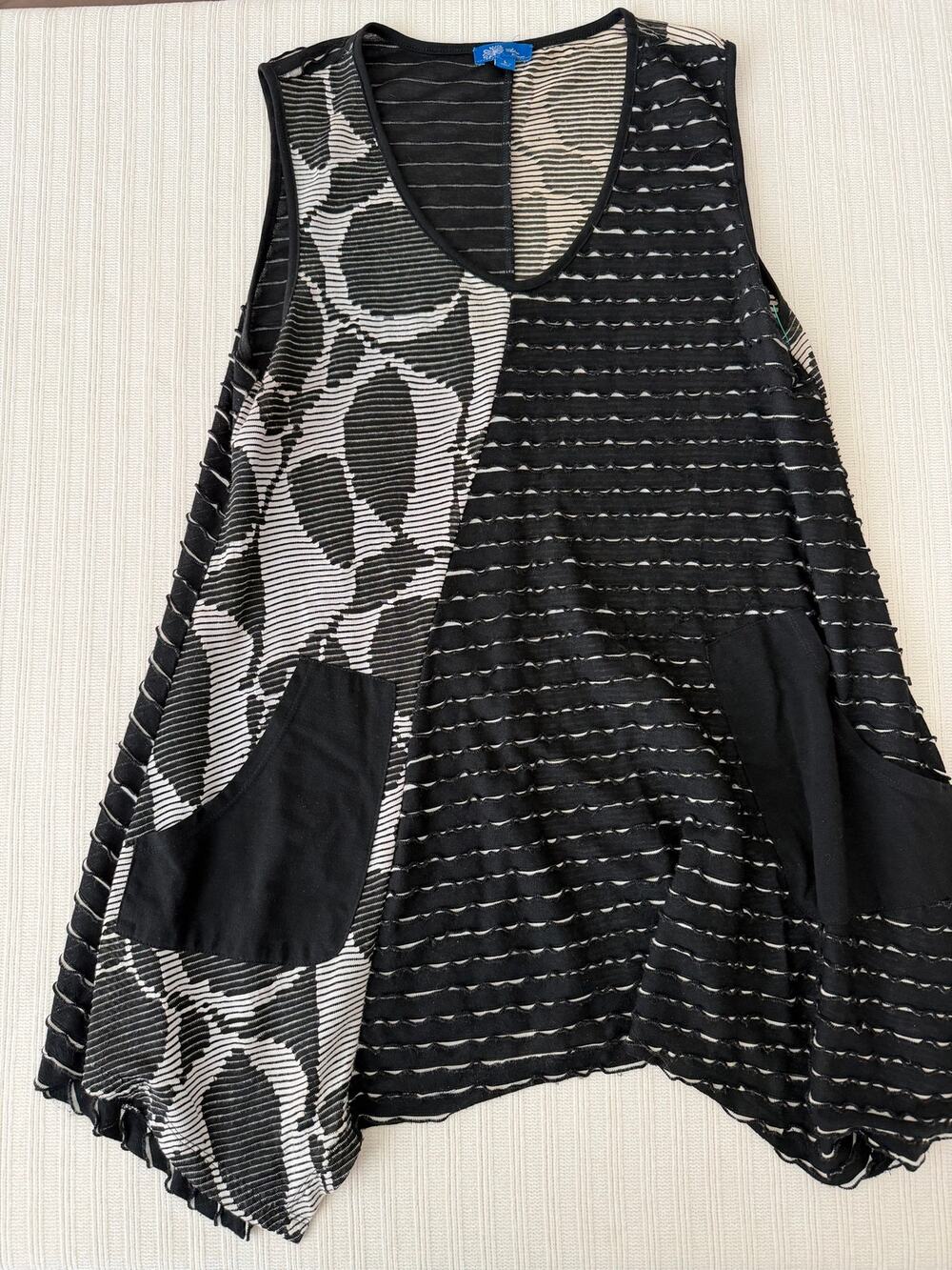 Aster by Firmiana Black Textured Abstract Print Top Large